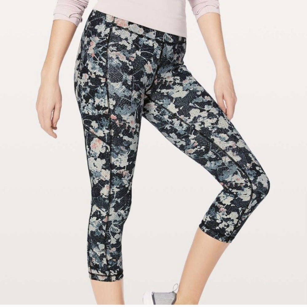 EUC Lululemon Speed Up Crop sz 2